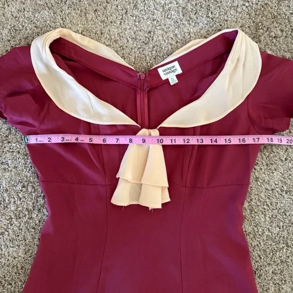 Unique Vintage 1920s Burgundy & Pink Wilshire Flapper Day Dress
Medium (6-8) - Picture 9 of 12